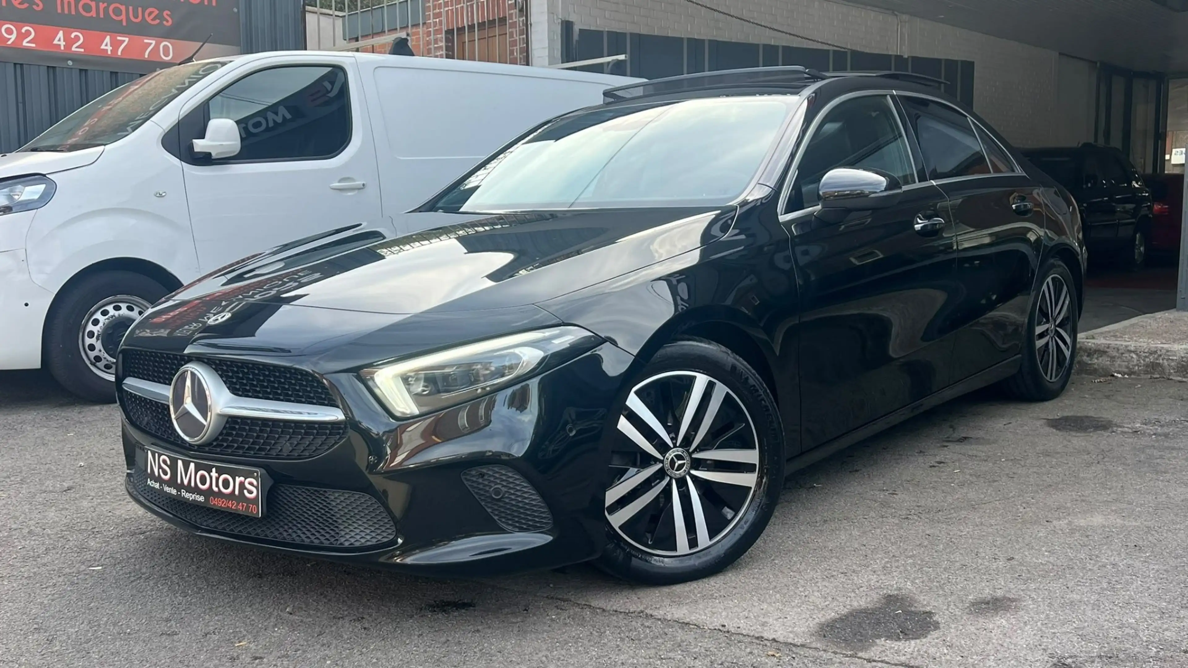 Mercedes-Benz A 180 A 180//2eme Pro//Keyless//Navi//Toit Pano//Led// — photo 4