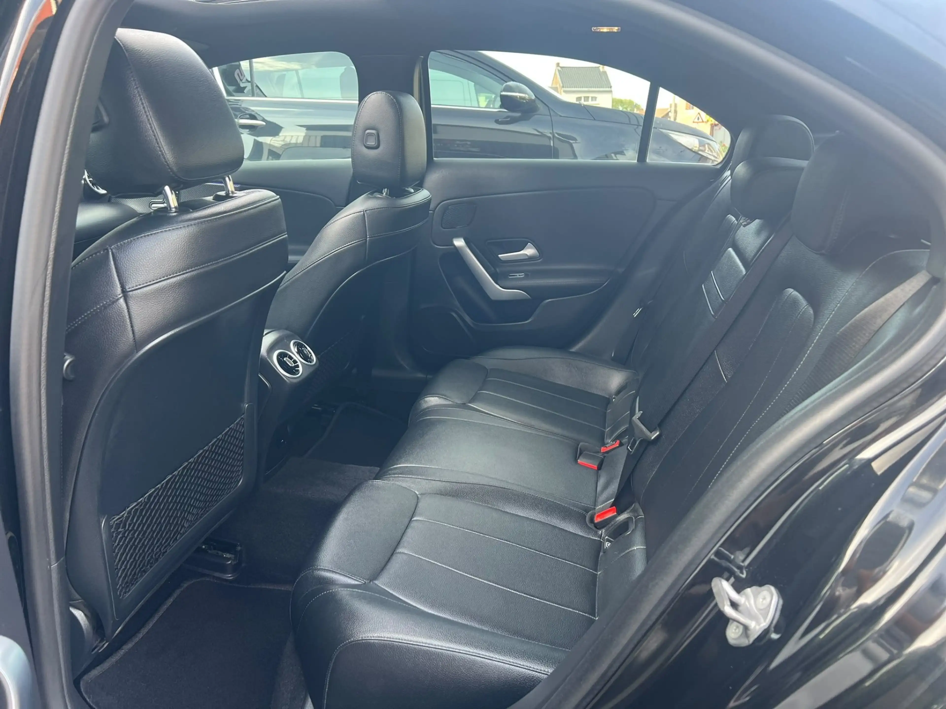 Mercedes-Benz A 180 A 180//2eme Pro//Keyless//Navi//Toit Pano//Led// — photo 13