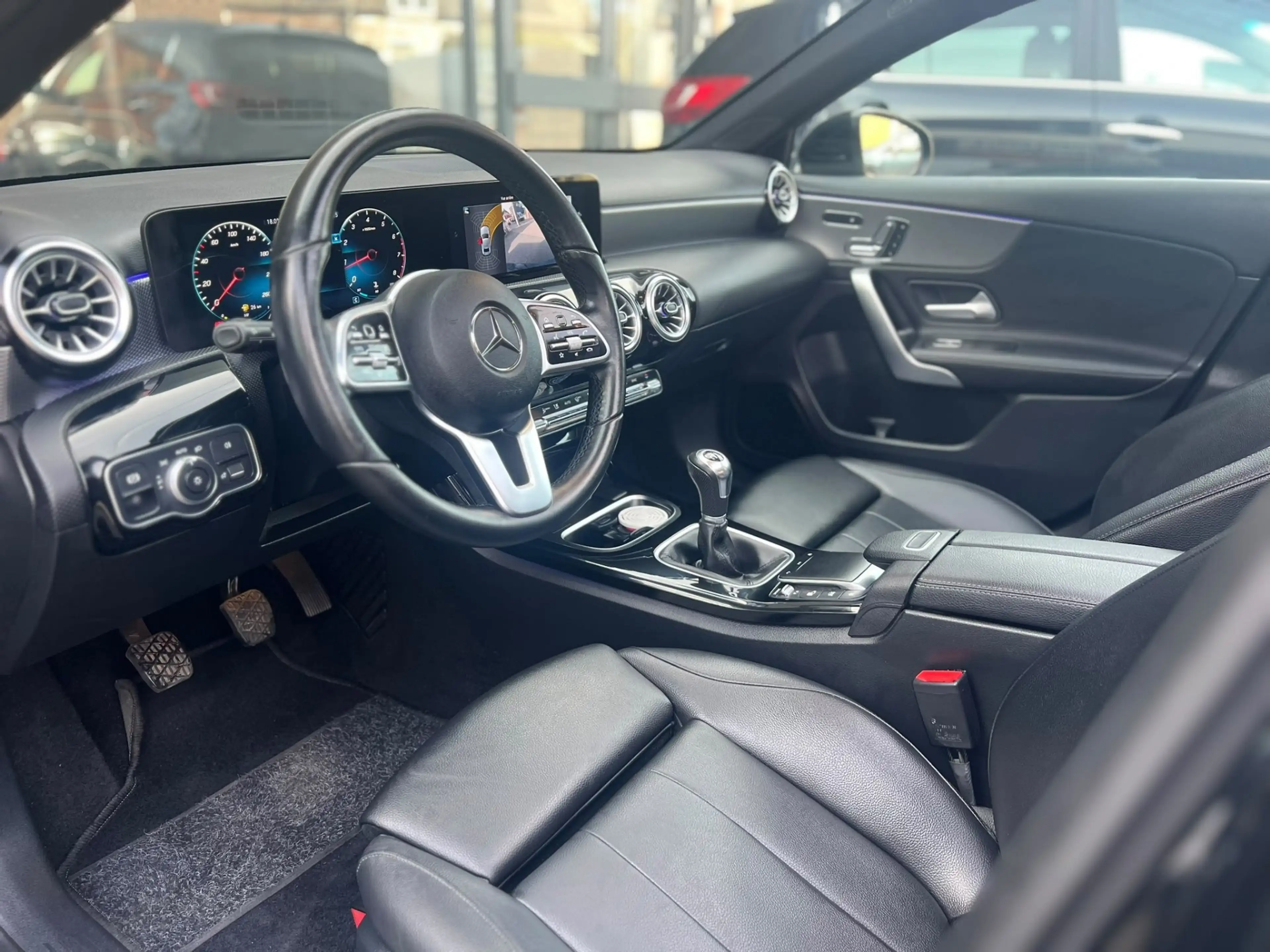 Mercedes-Benz A 180 A 180//2eme Pro//Keyless//Navi//Toit Pano//Led// — photo 9