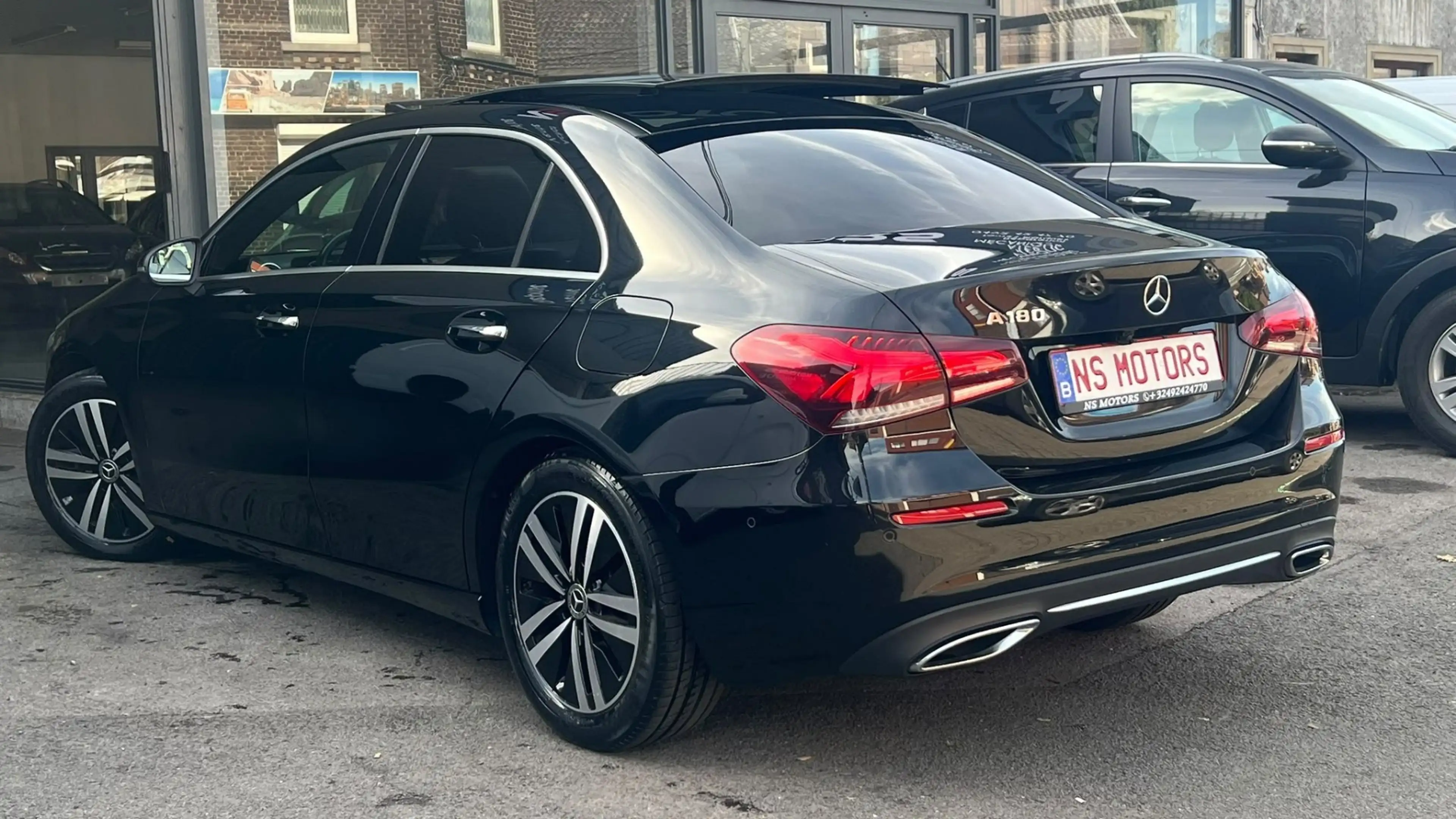 Mercedes-Benz A 180 A 180//2eme Pro//Keyless//Navi//Toit Pano//Led// — photo 5