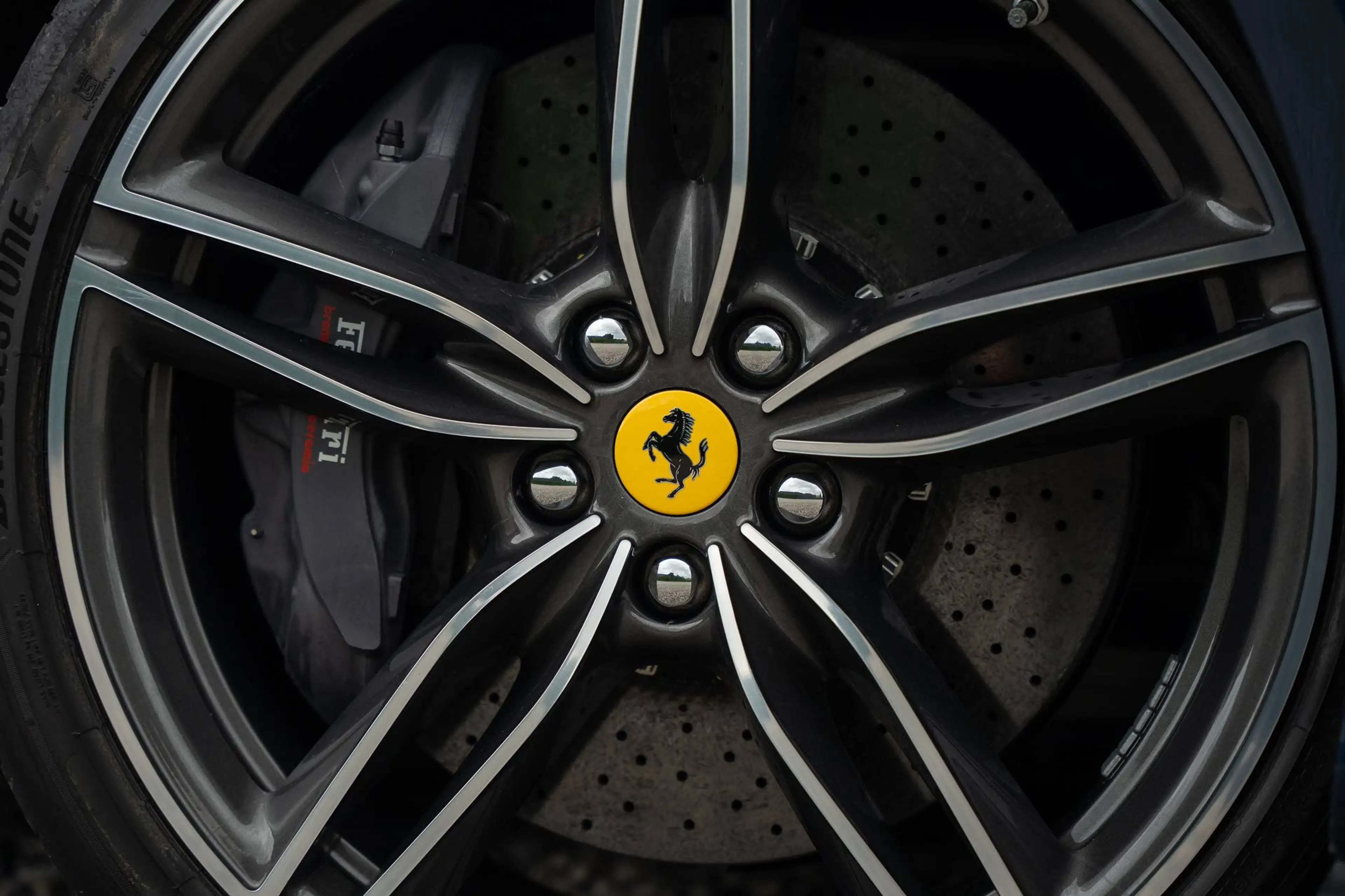 Ferrari Roma Blu Swaters | Brown interior | 1 Owner — photo 10