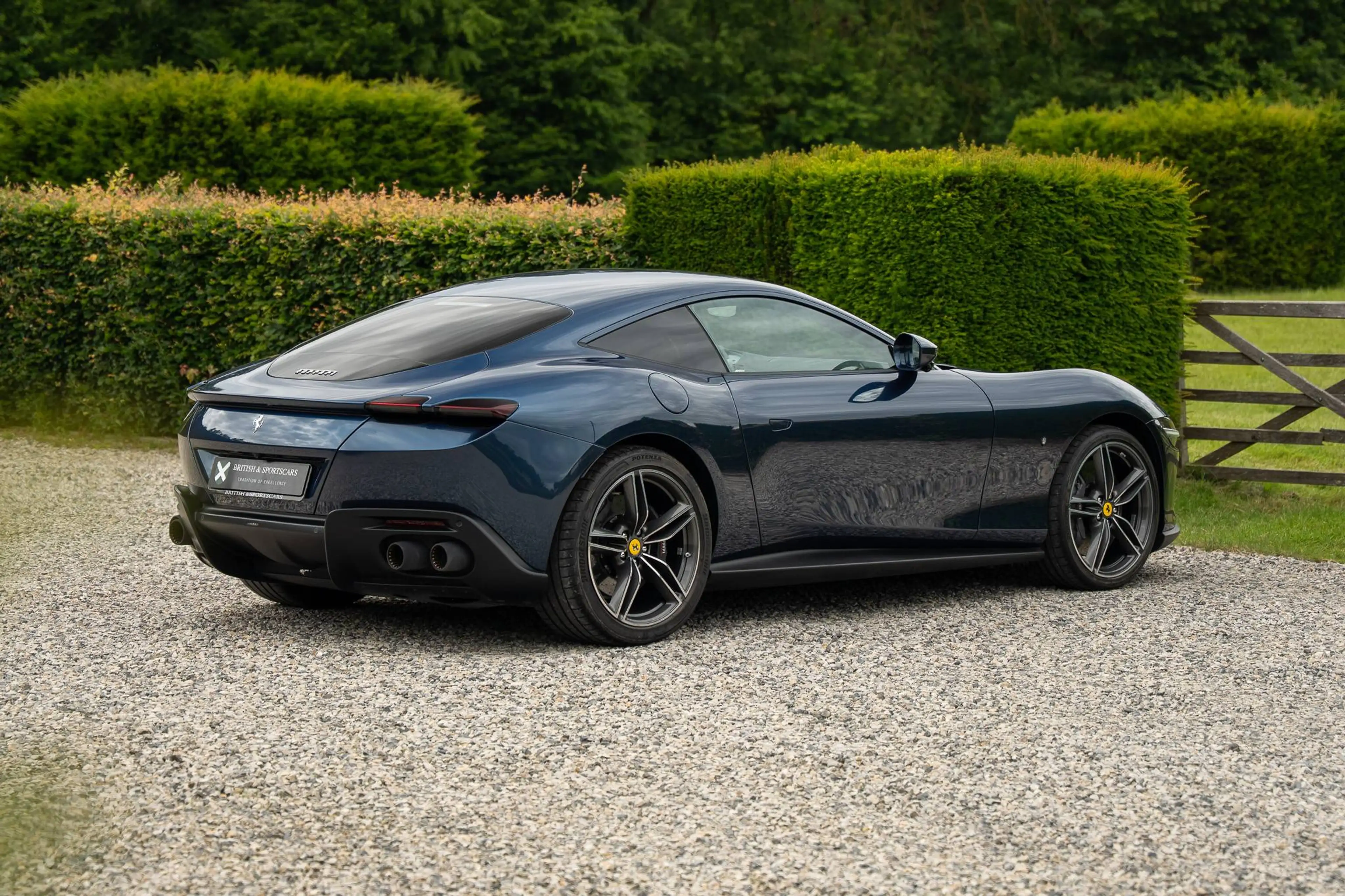 Ferrari Roma Blu Swaters | Brown interior | 1 Owner — photo 3