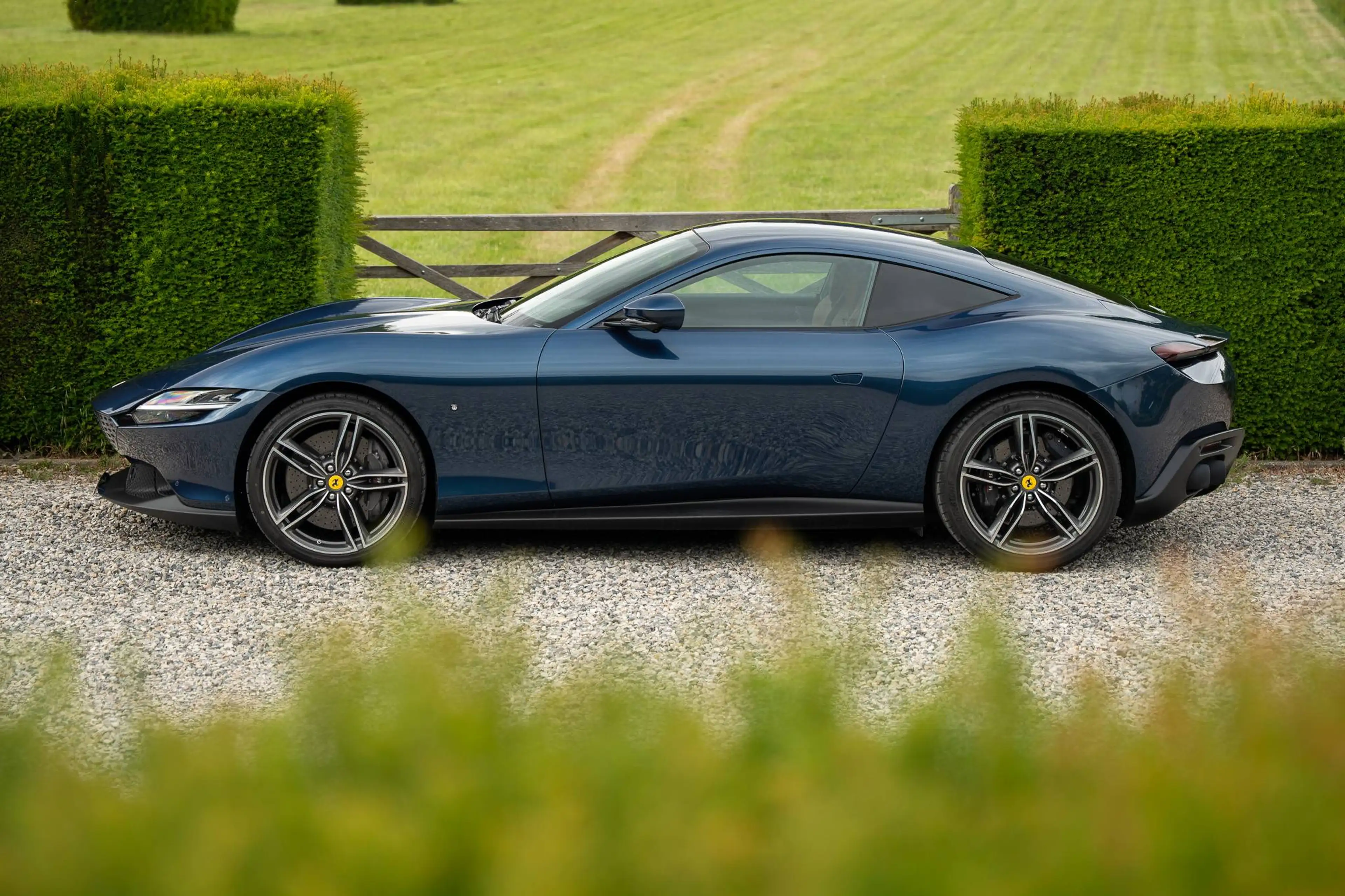 Ferrari Roma Blu Swaters | Brown interior | 1 Owner — photo 6