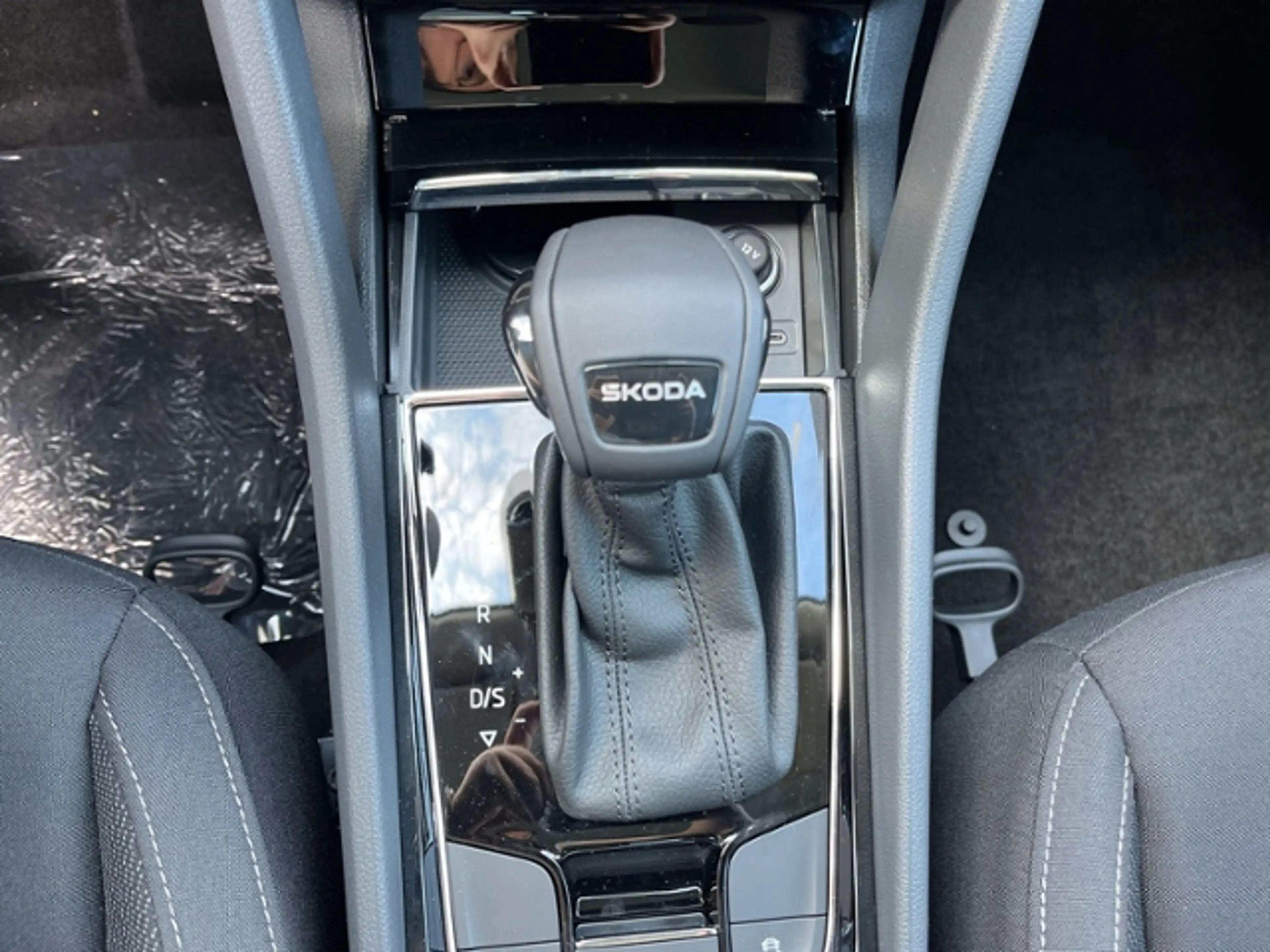 Skoda Karoq BALANCE 150 PS DSG MATRIX AHK NAVI ACC — photo 13