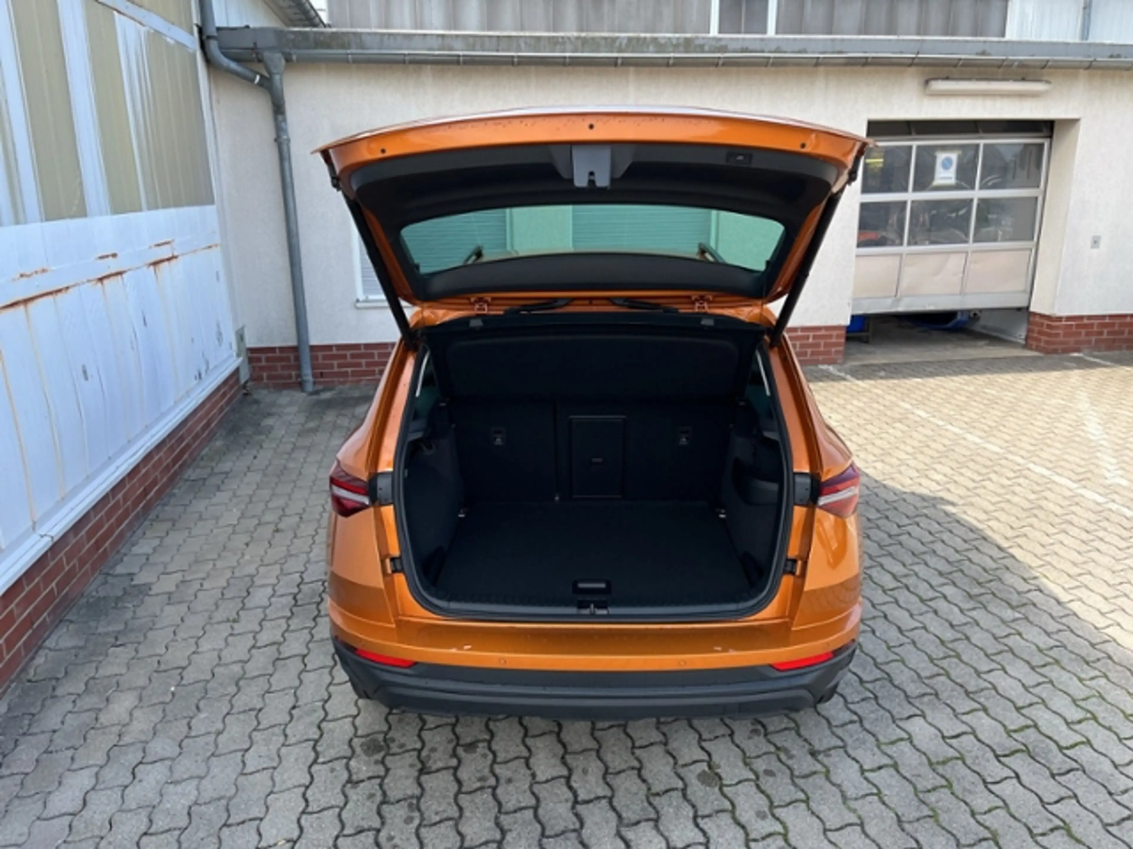 Skoda Karoq BALANCE 150 PS DSG MATRIX AHK NAVI ACC — photo 9