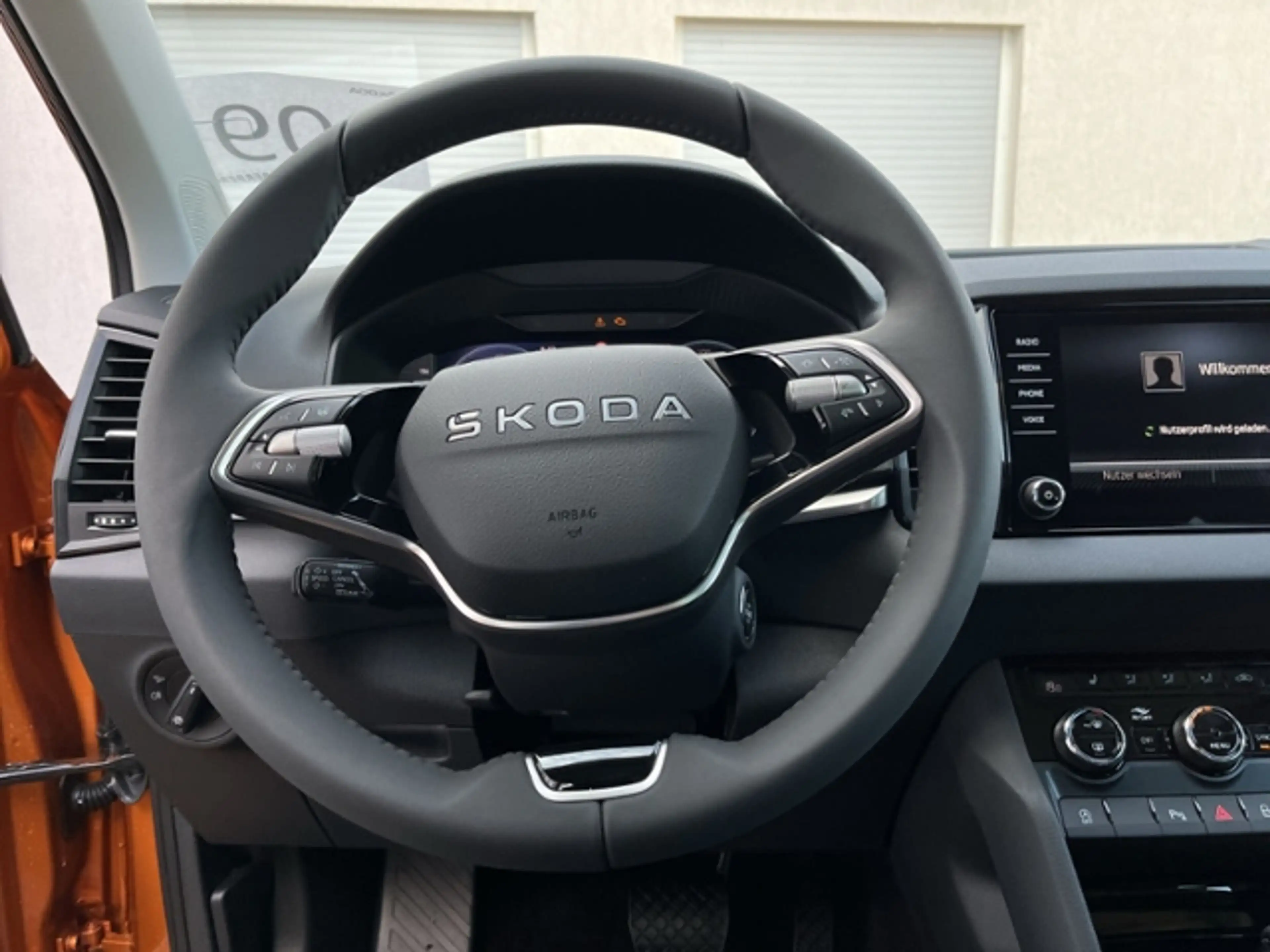 Skoda Karoq BALANCE 150 PS DSG MATRIX AHK NAVI ACC — photo 12