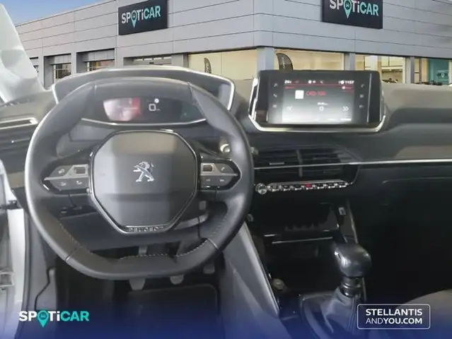 Peugeot 208 view 8