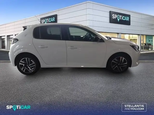 Peugeot 208 view 4