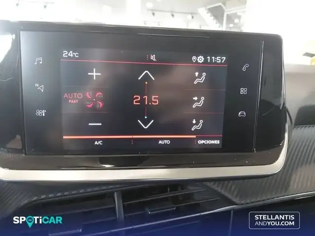 Peugeot 208 view 13