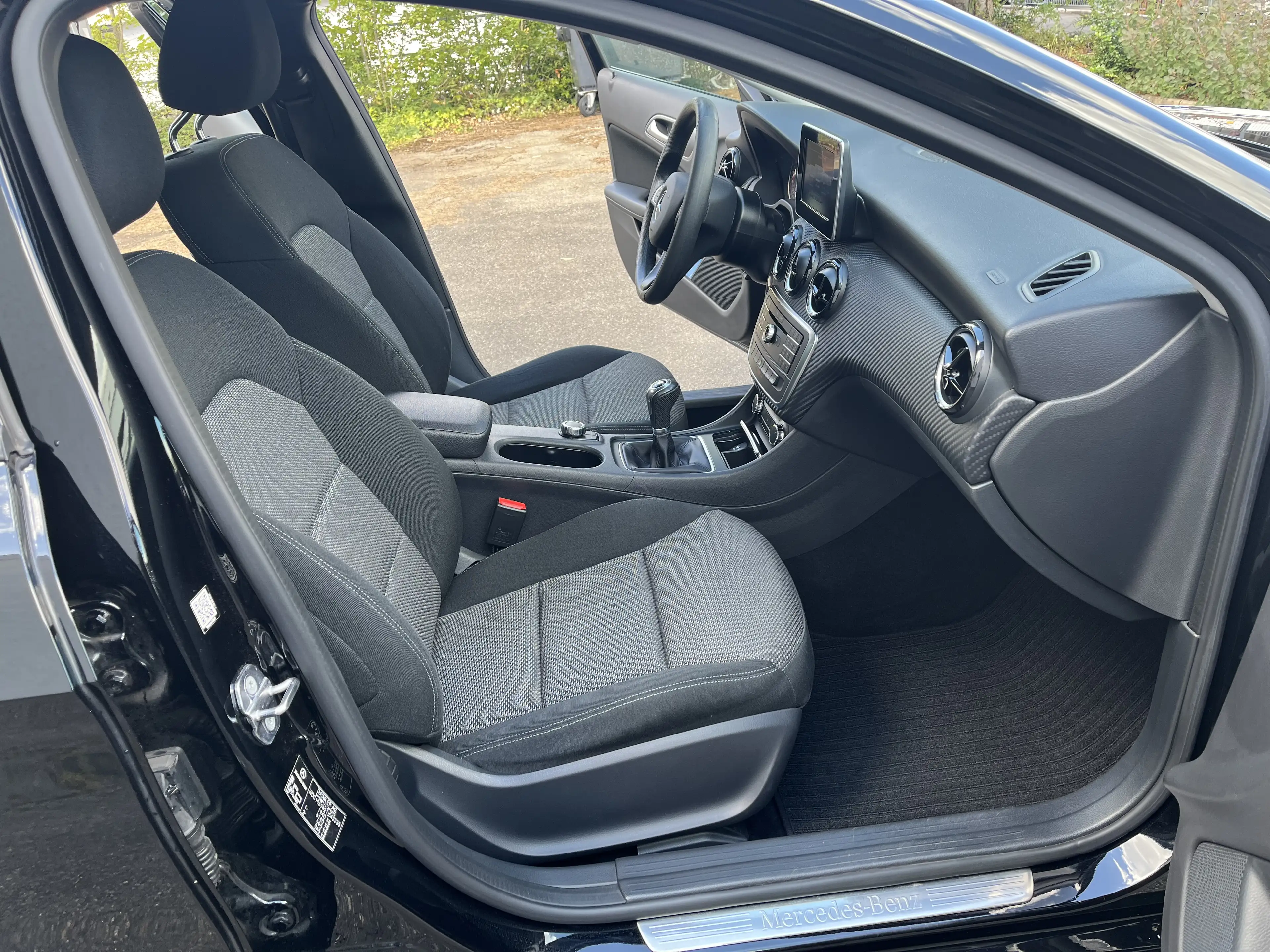 Mercedes-Benz GLA 180 GLA 180*Business*Navi*RüKa*MB Scheckheft — photo 8