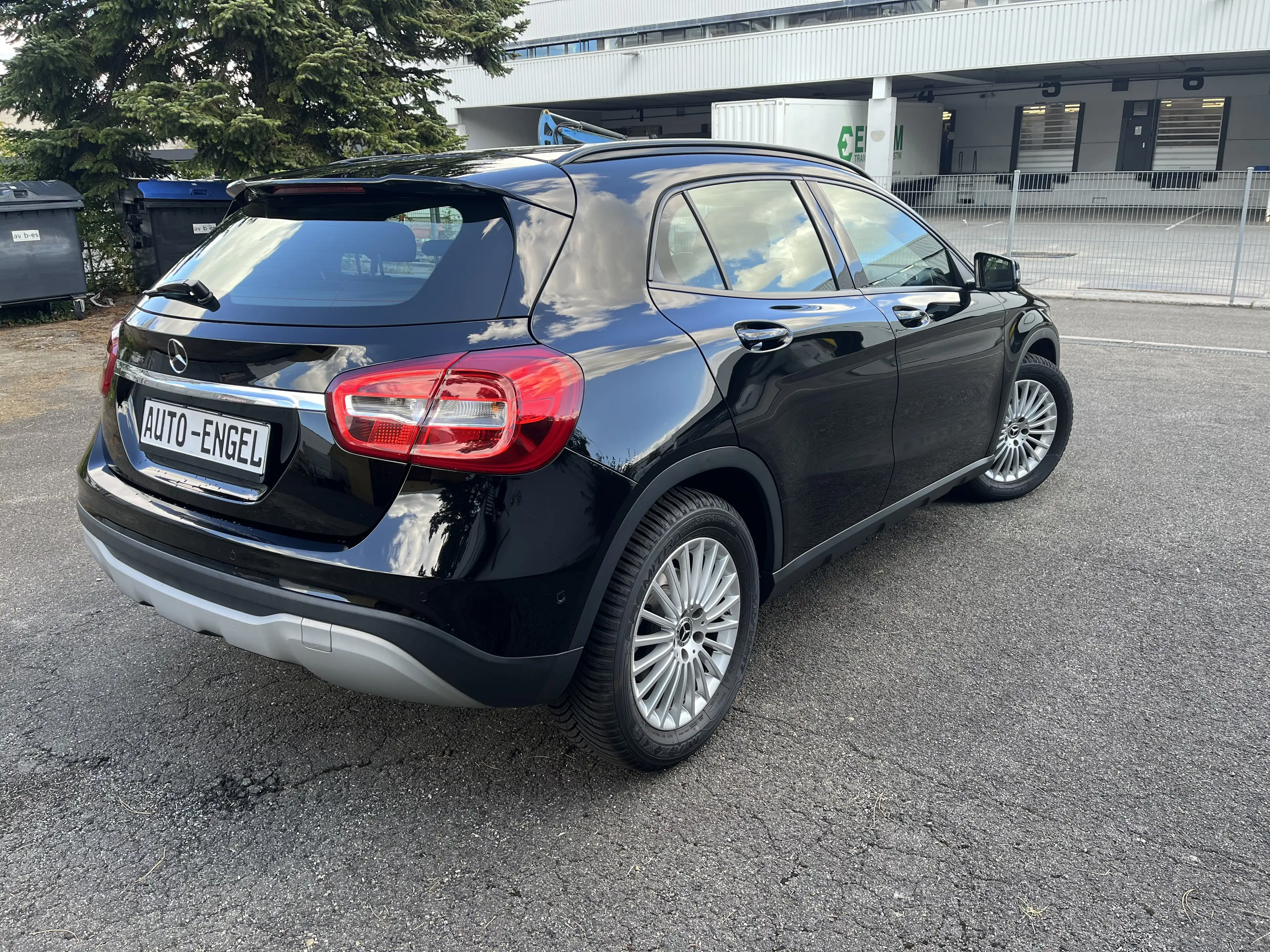 Mercedes-Benz GLA 180 GLA 180*Business*Navi*RüKa*MB Scheckheft — photo 4