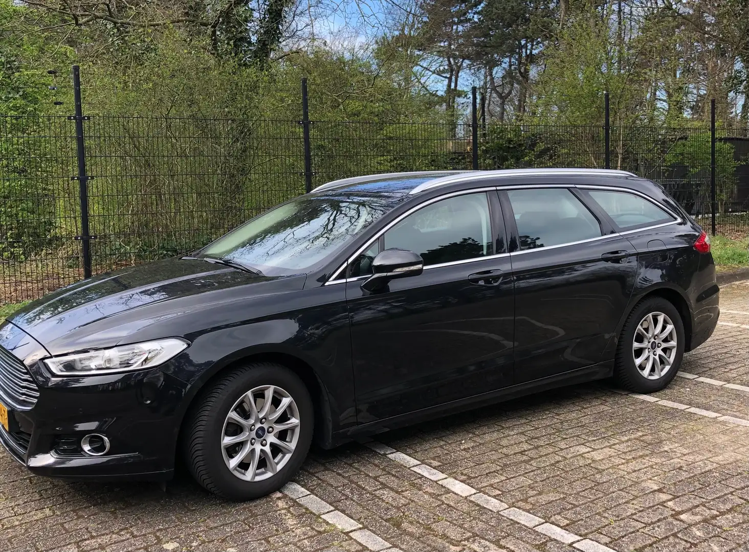 Ford Mondeo 1.5 Titanium EcoBoost Wagon Zwart - 1