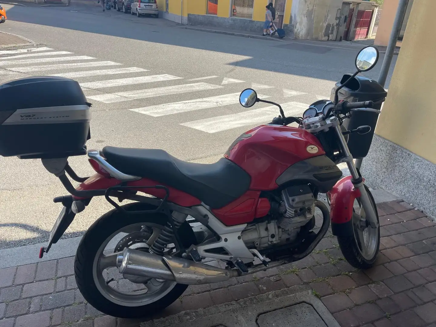 Moto Guzzi Breva 750 Rosso - 2