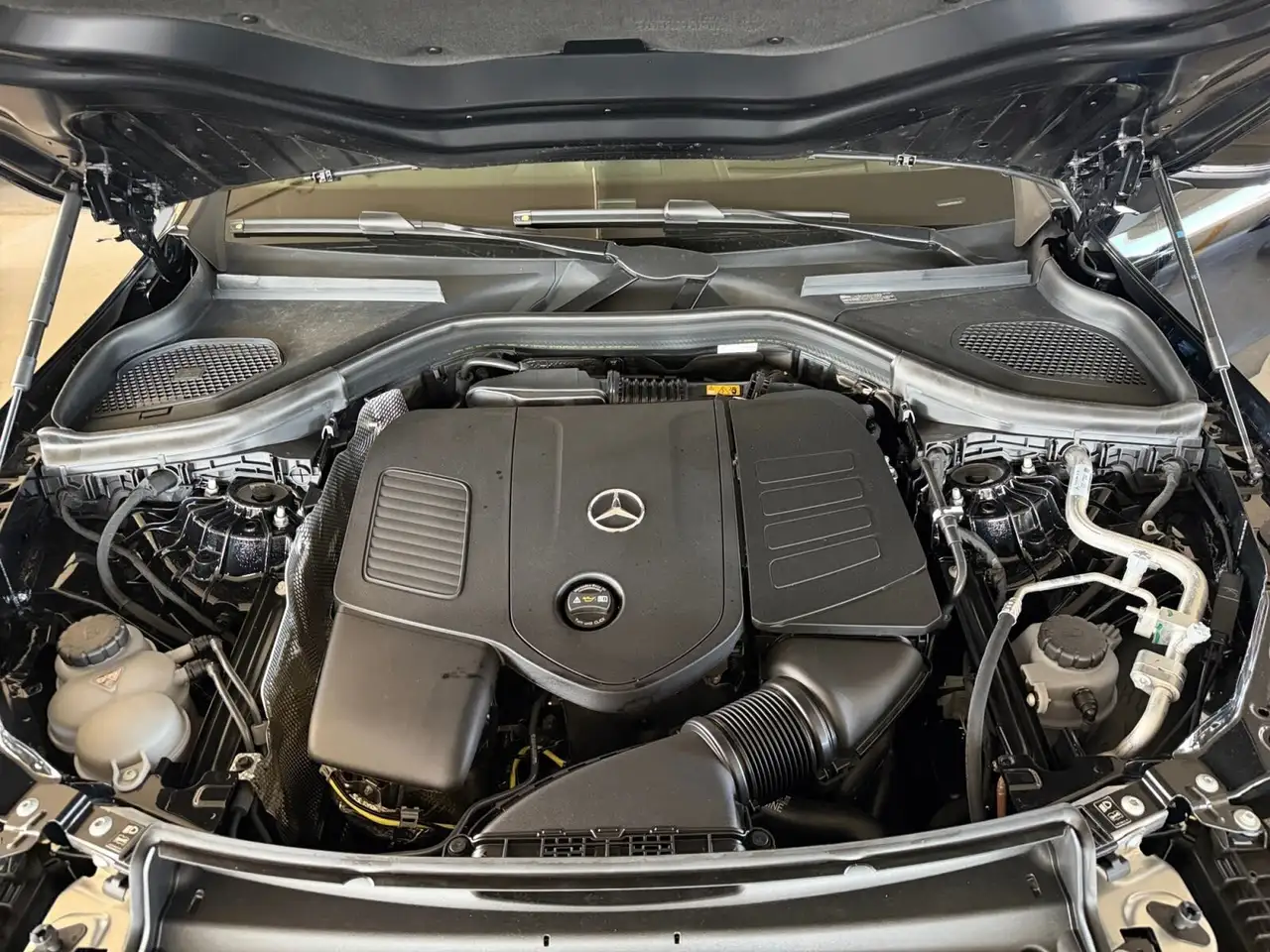 Mercedes-Benz GLC снимка Mercedes-Benz GLC