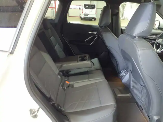 BMW iX1 view 14