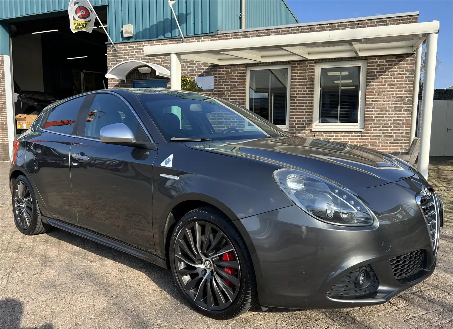 Alfa Romeo Giulietta 1.750 TBi 235pk Quadrifoglio Verde Gris - 1