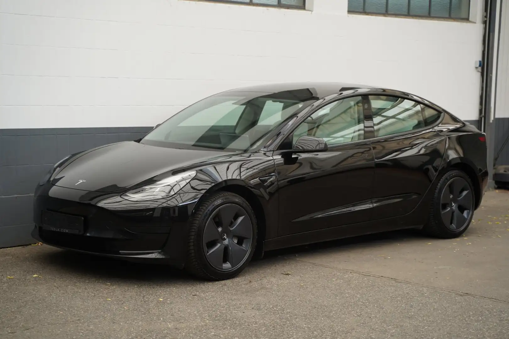 Tesla Model 3 Standard Range + *innen weiß*Mwst ausweisbar* Black - 1