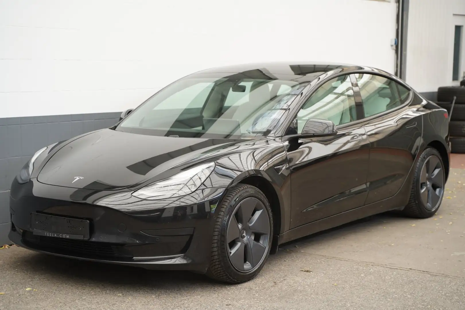 Tesla Model 3 Standard Range + *innen weiß*Mwst ausweisbar* Black - 2