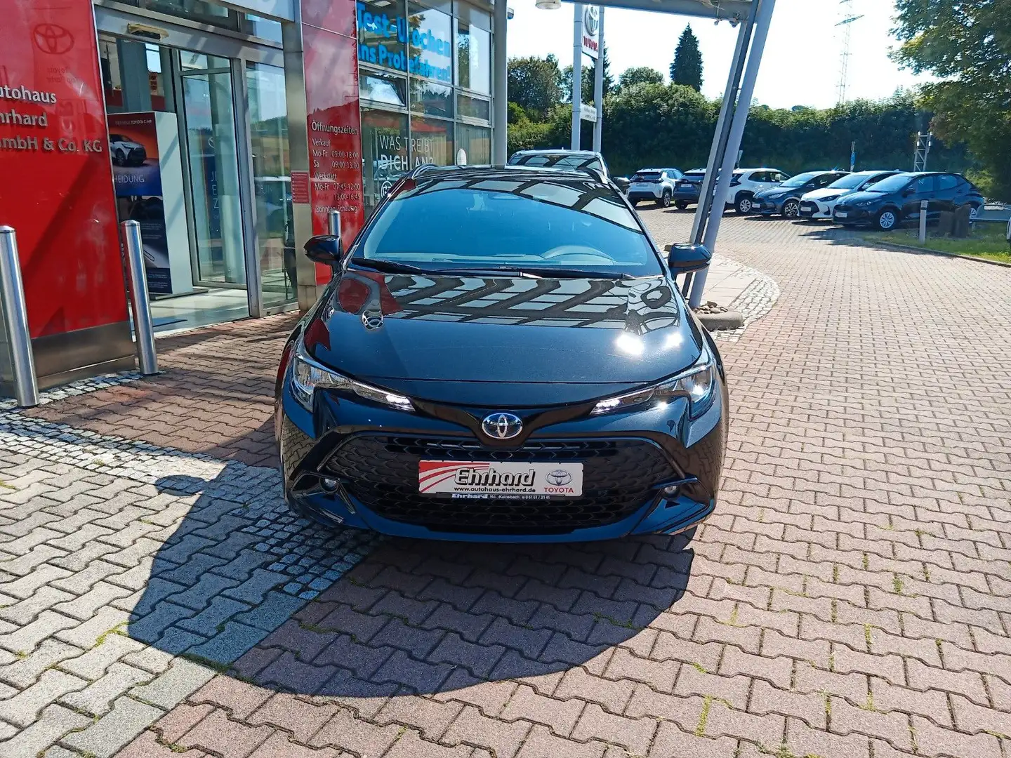 Toyota Corolla TS 2.0 Hybrid Business Edition Schwarz - 2