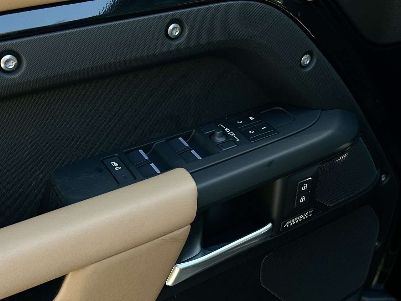 2026 Land Rover Defender 110 X-Dynamic SE Extended Black Exterior Pack | 22 thumb 20