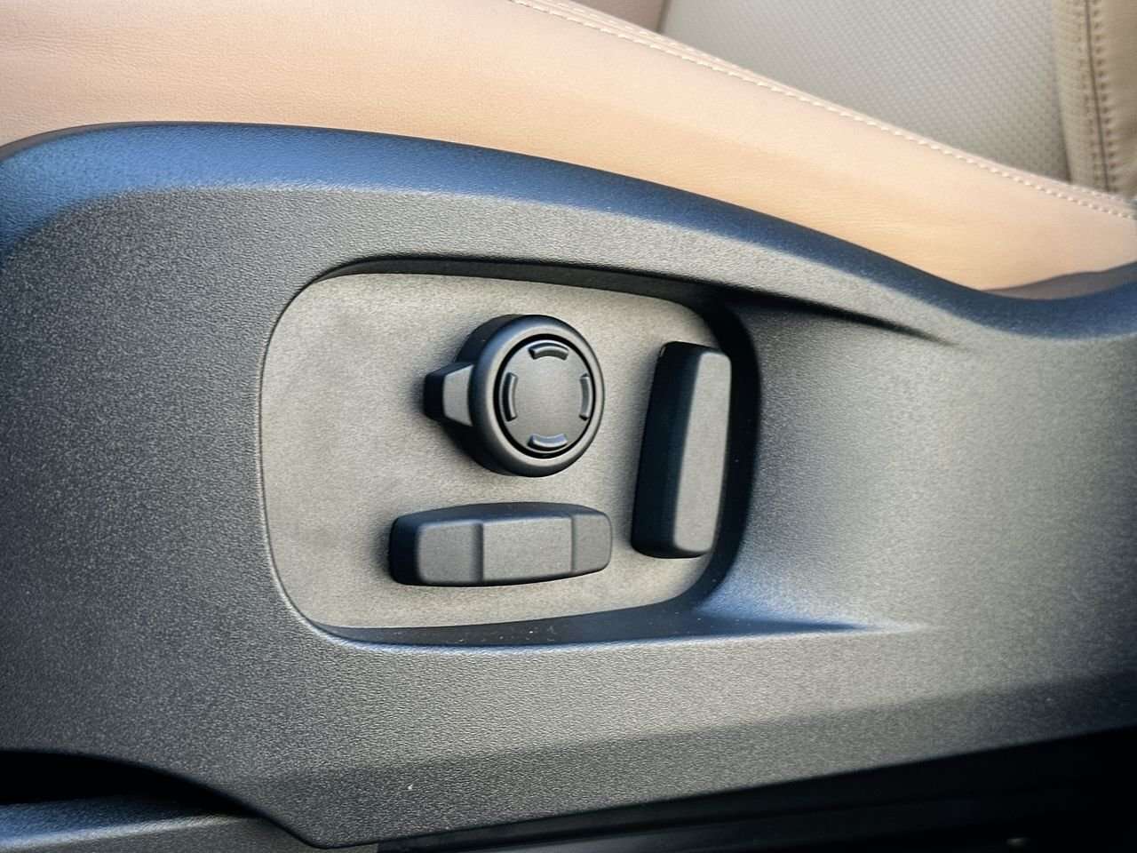 2026 Land Rover Defender 110 X-Dynamic SE Extended Black Exterior Pack | 22 thumb 19