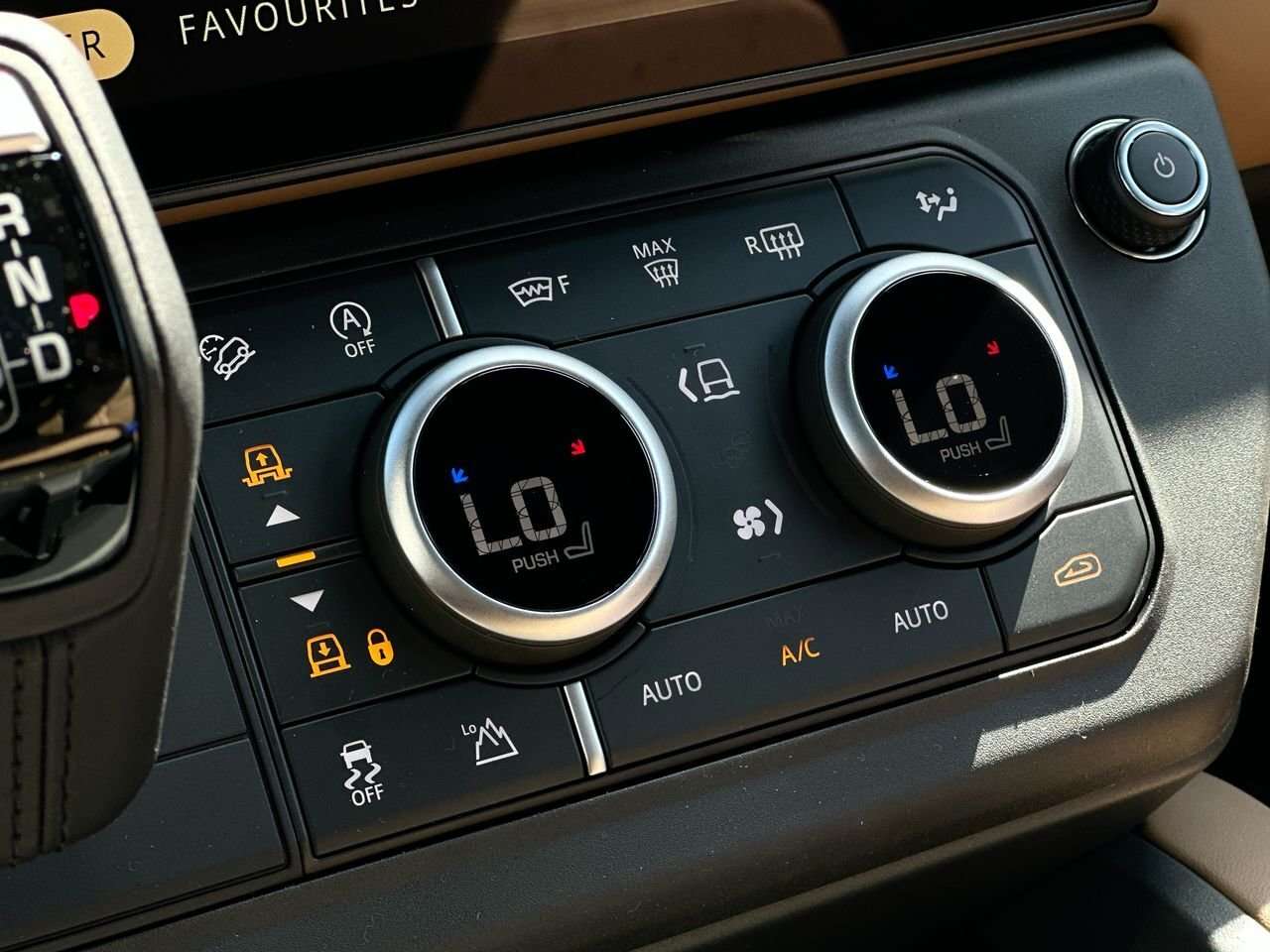2026 Land Rover Defender 110 X-Dynamic SE Extended Black Exterior Pack | 22 thumb 25