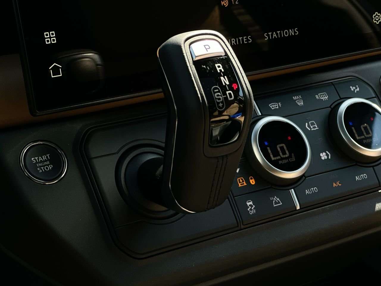 2026 Land Rover Defender 110 X-Dynamic SE Extended Black Exterior Pack | 22 thumb 26