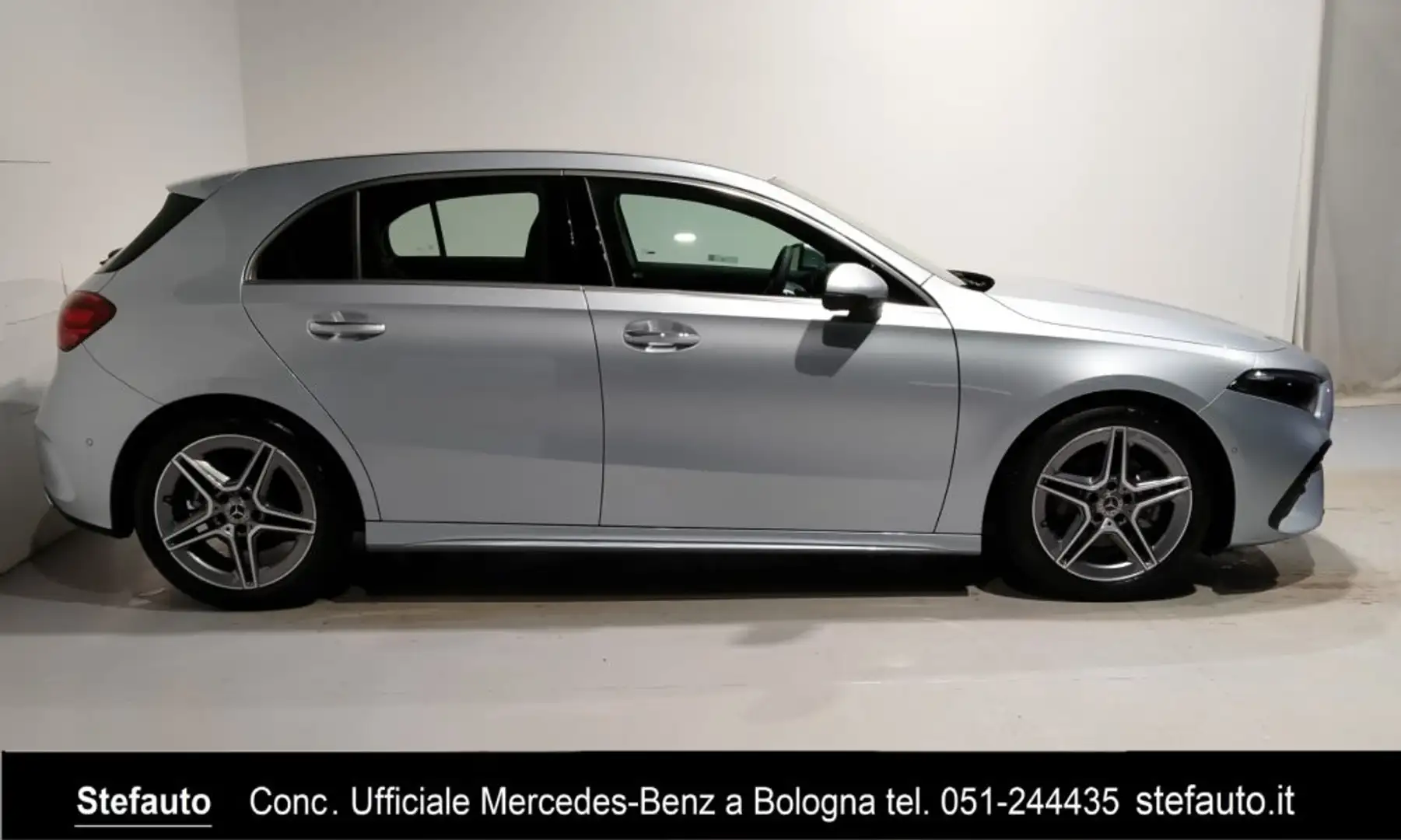 Mercedes-Benz A 180 d Automatic AMG Line Advanced Plus Argintiu - 2