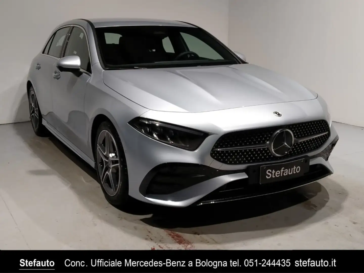 Mercedes-Benz A 180 d Automatic AMG Line Advanced Plus Argintiu - 1