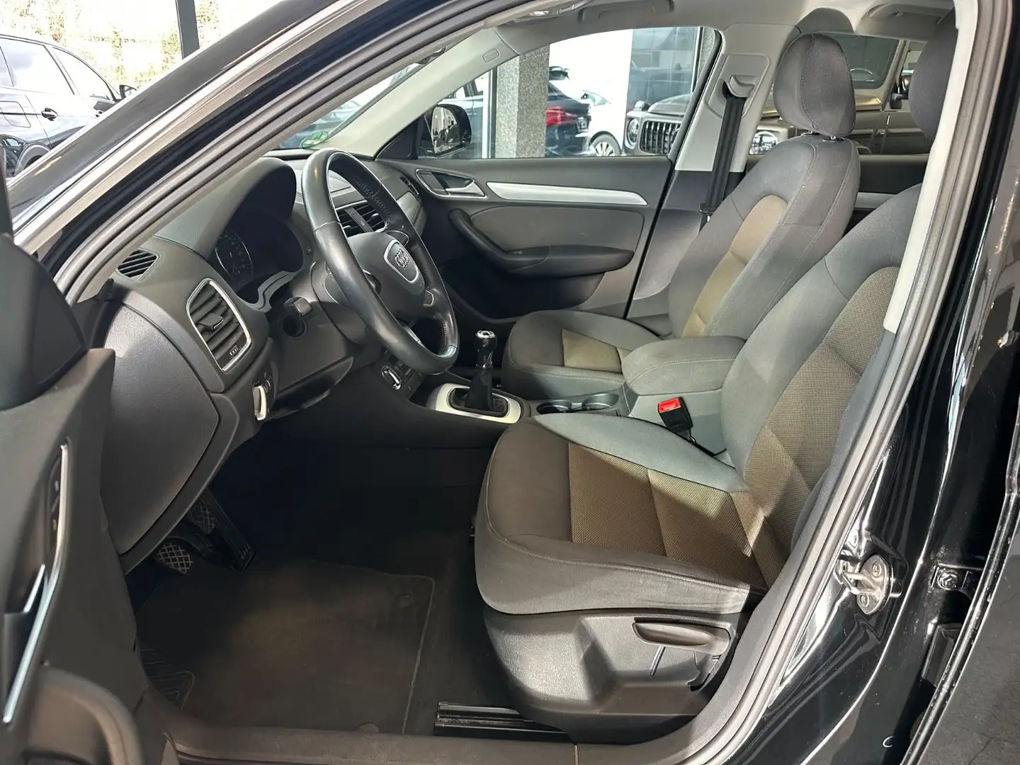 Audi Q3 1.4 TFSI Pano Xenon AHK Klimaauto. Schwarz - 2