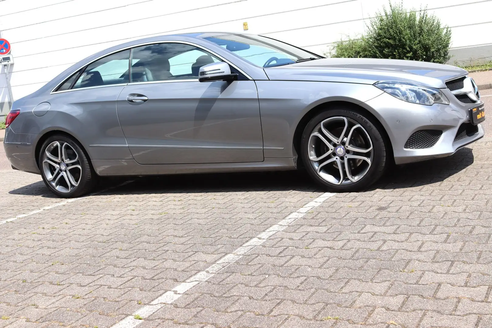 Mercedes-Benz E 200 E 200 CGI 7G-TRONIC SPORT-PAKET*1-HAND/Gepflegt Zilver - 2
