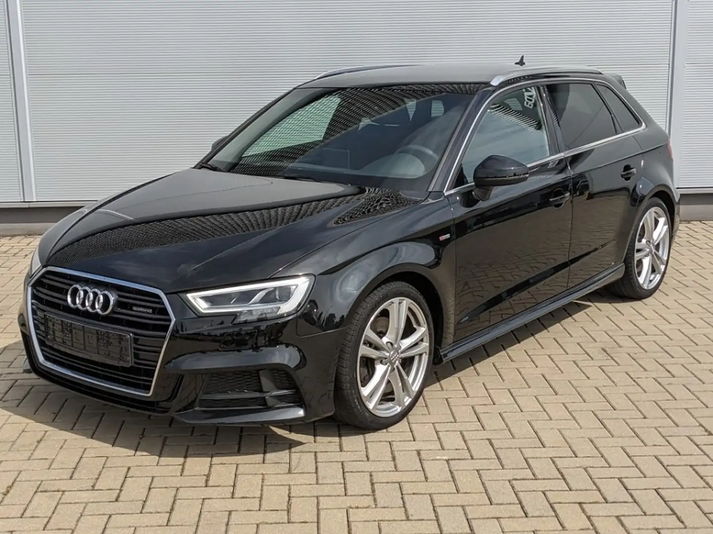Audi A3 Sportback 2.0l TDI Quattro S-Line AHK LED Bang & O Schwarz - 1