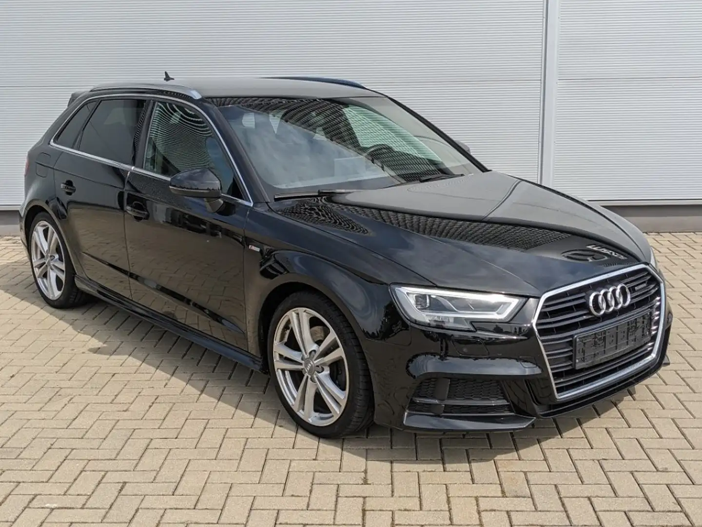 Audi A3 Sportback 2.0l TDI Quattro S-Line AHK LED Bang & O Schwarz - 2