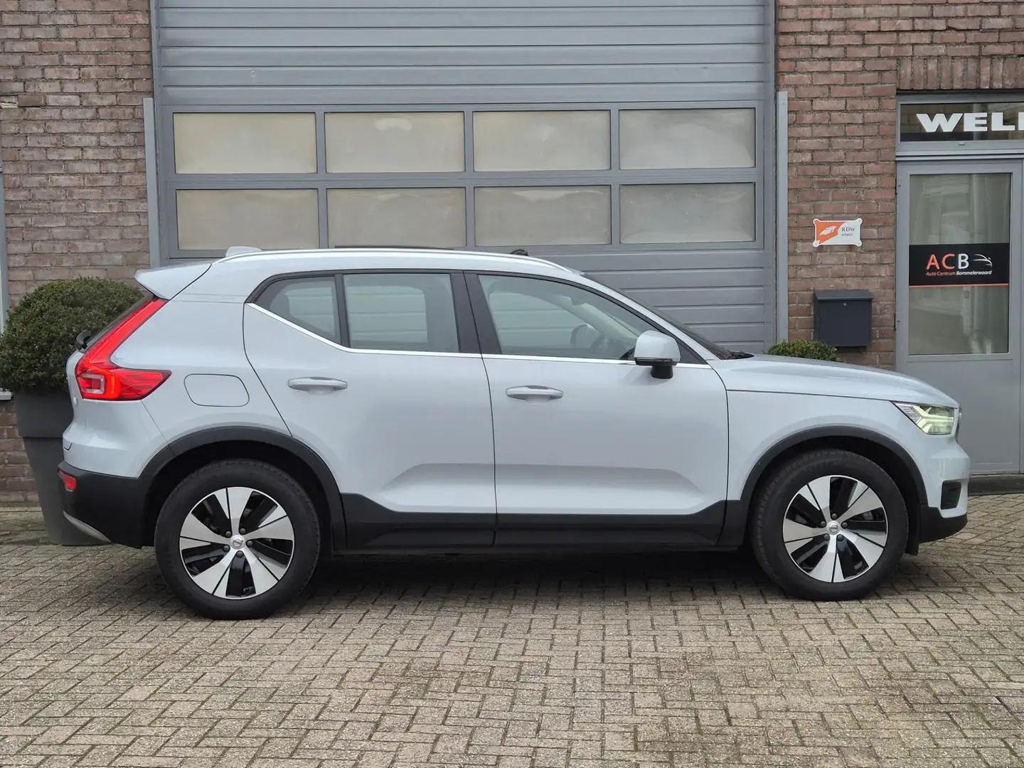 Volvo XC40 1.5 T5 Hybride/Recharge Panoramadak / Standkachel. Blanco - 2