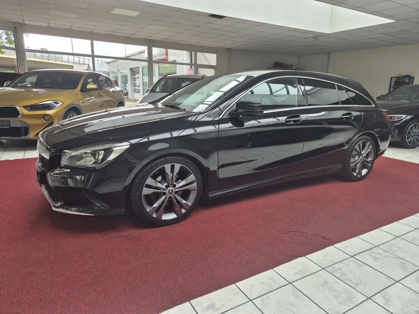Mercedes-Benz CLA 180 NAVI+LEDER+LED+KAM+SHZ Schwarz - 1