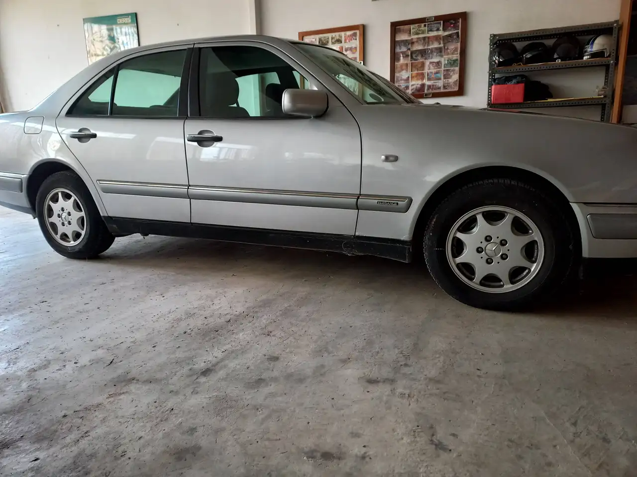Mercedes-Benz 300D Turbo, foto 1