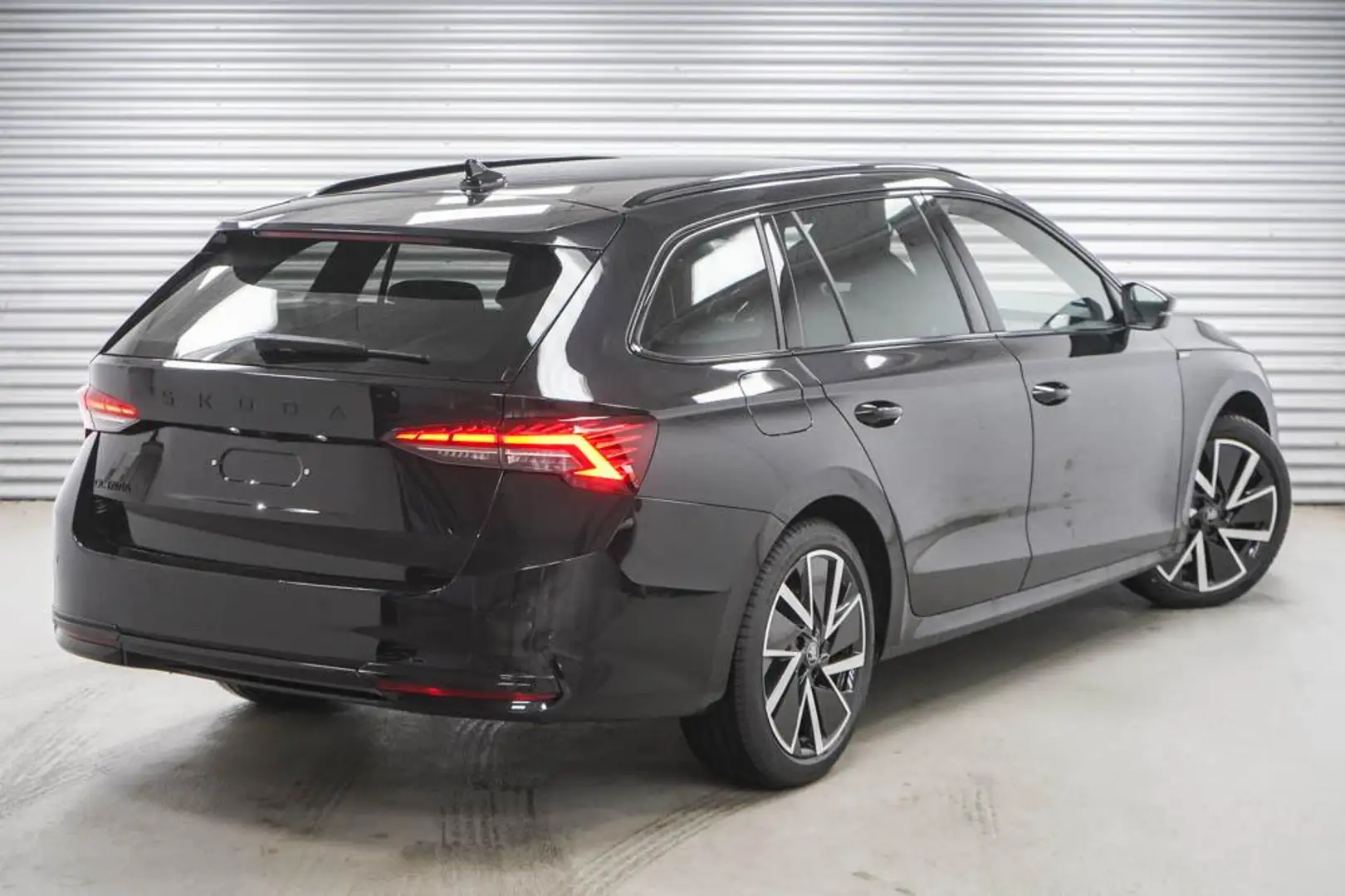 Skoda Octavia Combi Kombi 1,5 TSI m-HEV DSG Sportline  -LAG. ... Grau - 2