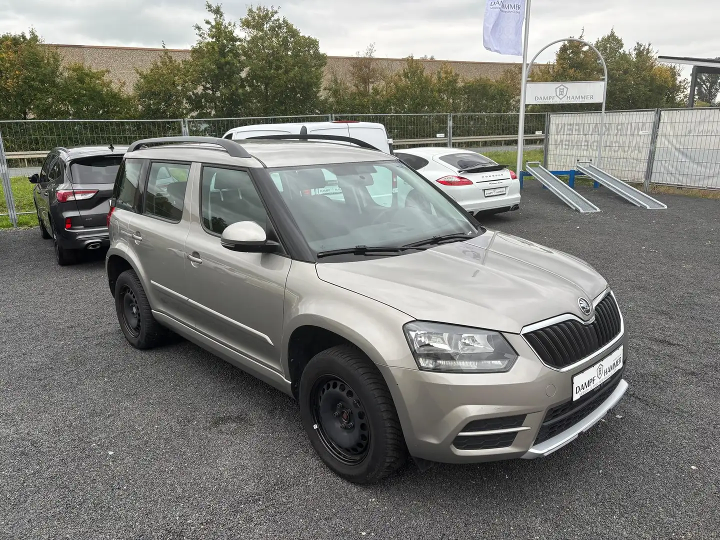 Skoda Yeti 1.2 TSI Steuerkette Neu PDC Sitzheizung Beige - 1