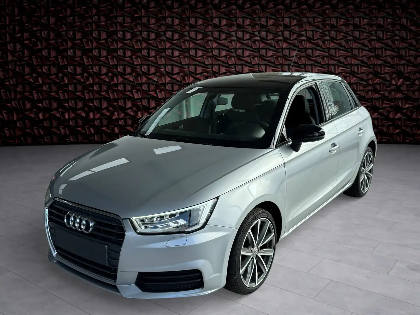 Audi A1 A1 SB 1,0 TFSI Silber - 1