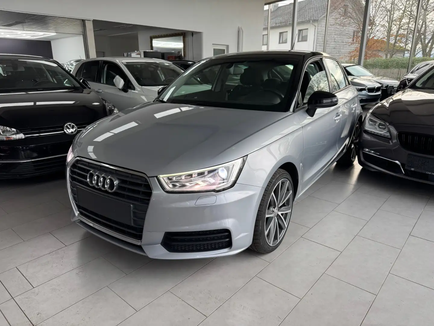 Audi A1 A1 SB 1,0 TFSI Silber - 1