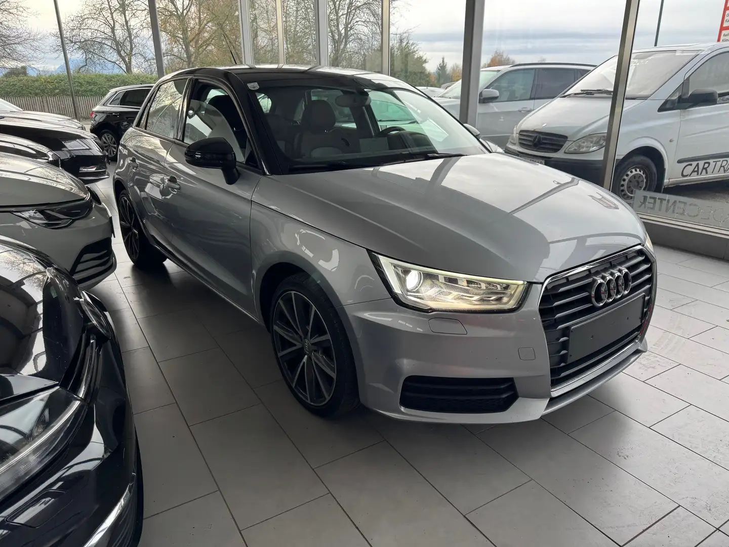 Audi A1 A1 SB 1,0 TFSI Silber - 2