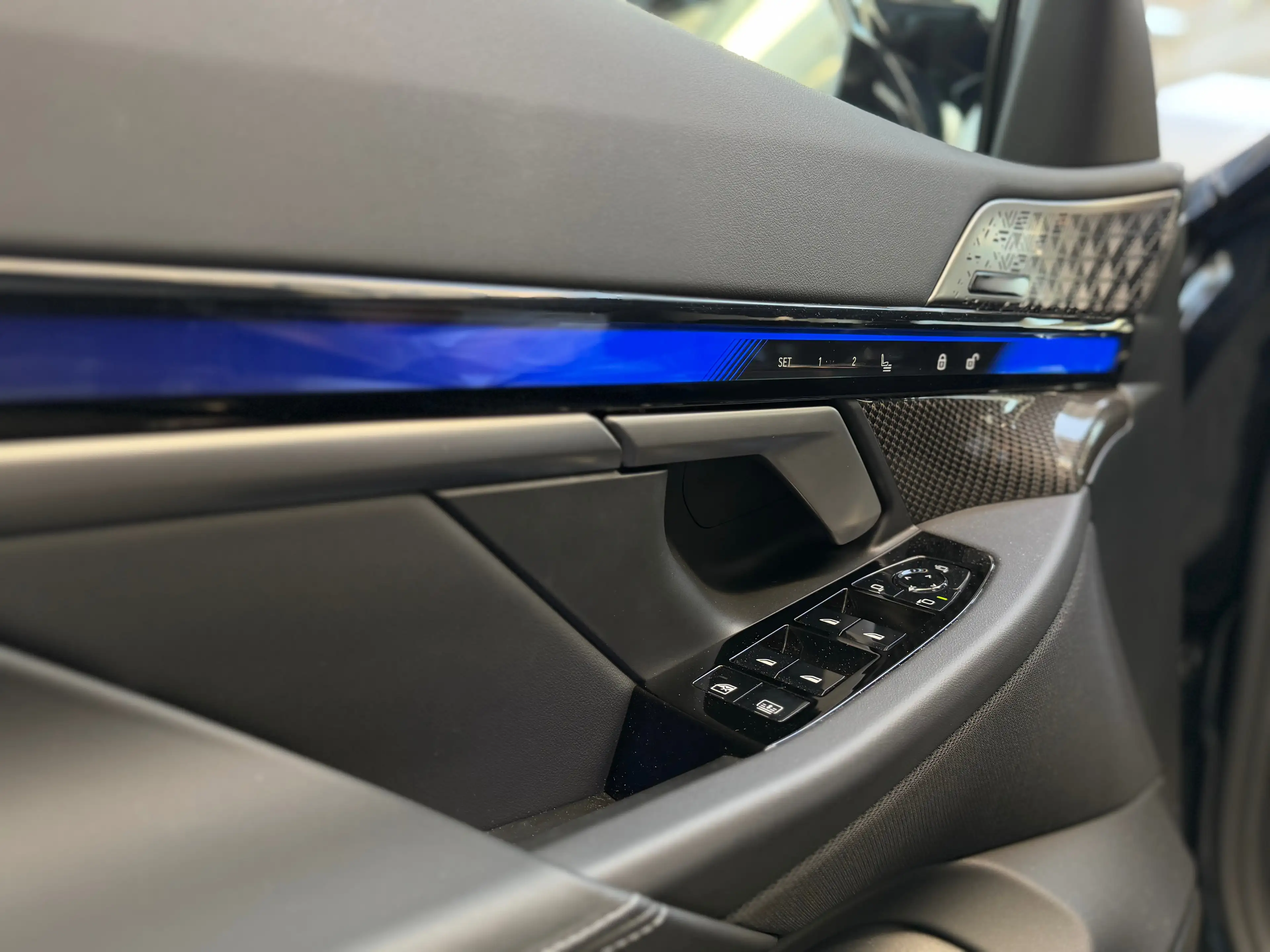 BMW M5 M5 PHEV 4.4 AS (535 kW) — photo 13