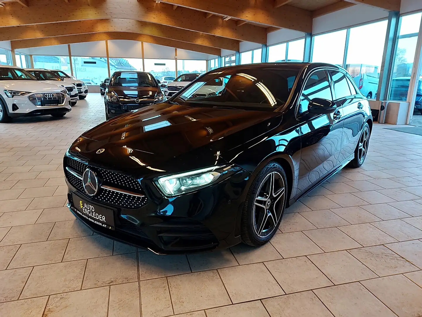 Mercedes-Benz A 200 d Aut. *AMG-LINE* Schwarz - 2