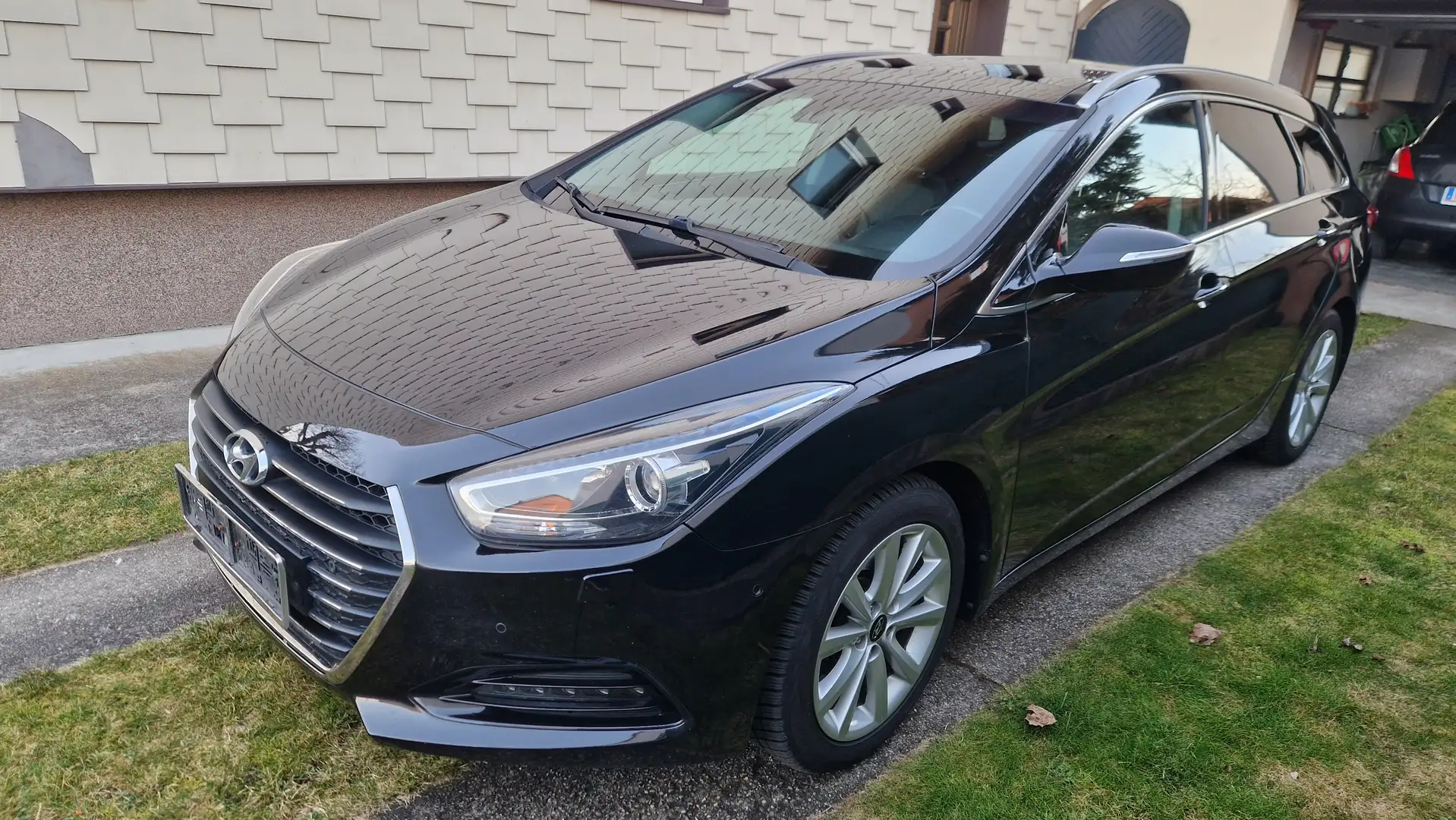 Hyundai i40 i40 Platin 1,7 CRDi DCT Start/Stopp Aut. Platin Schwarz - 2