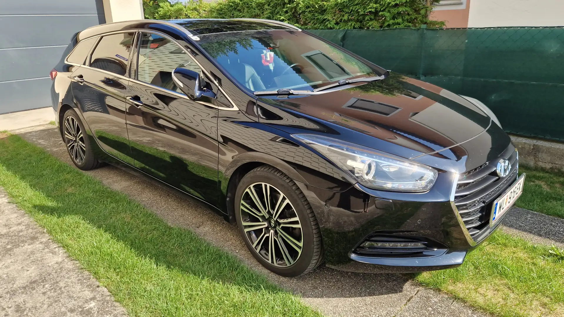 Hyundai i40 i40 Platin 1,7 CRDi DCT Start/Stopp Aut. Platin Schwarz - 1