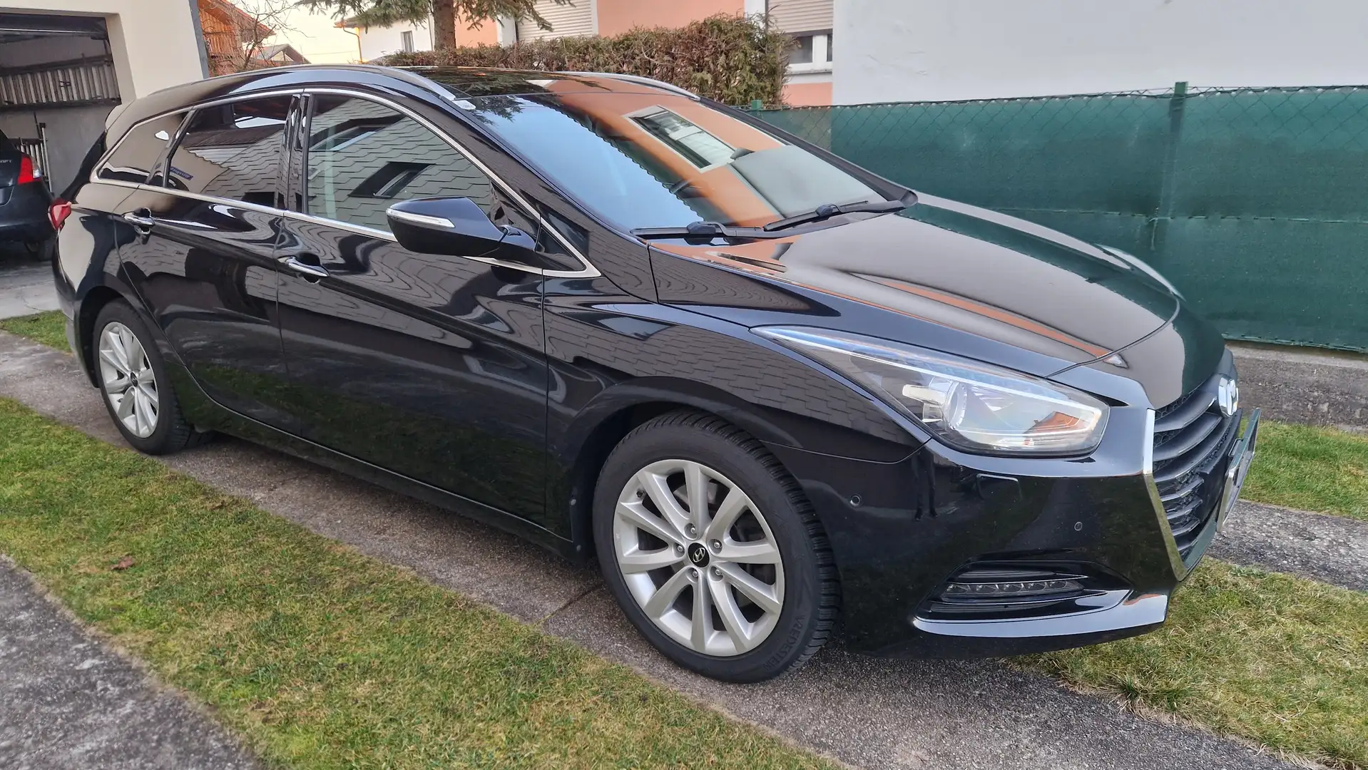 Hyundai i40 i40 Platin 1,7 CRDi DCT Start/Stopp Aut. Platin Schwarz - 1