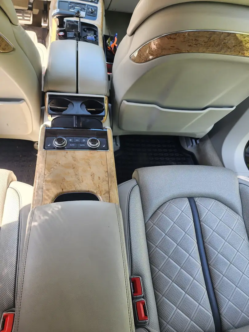 Audi S8 Szary - 1