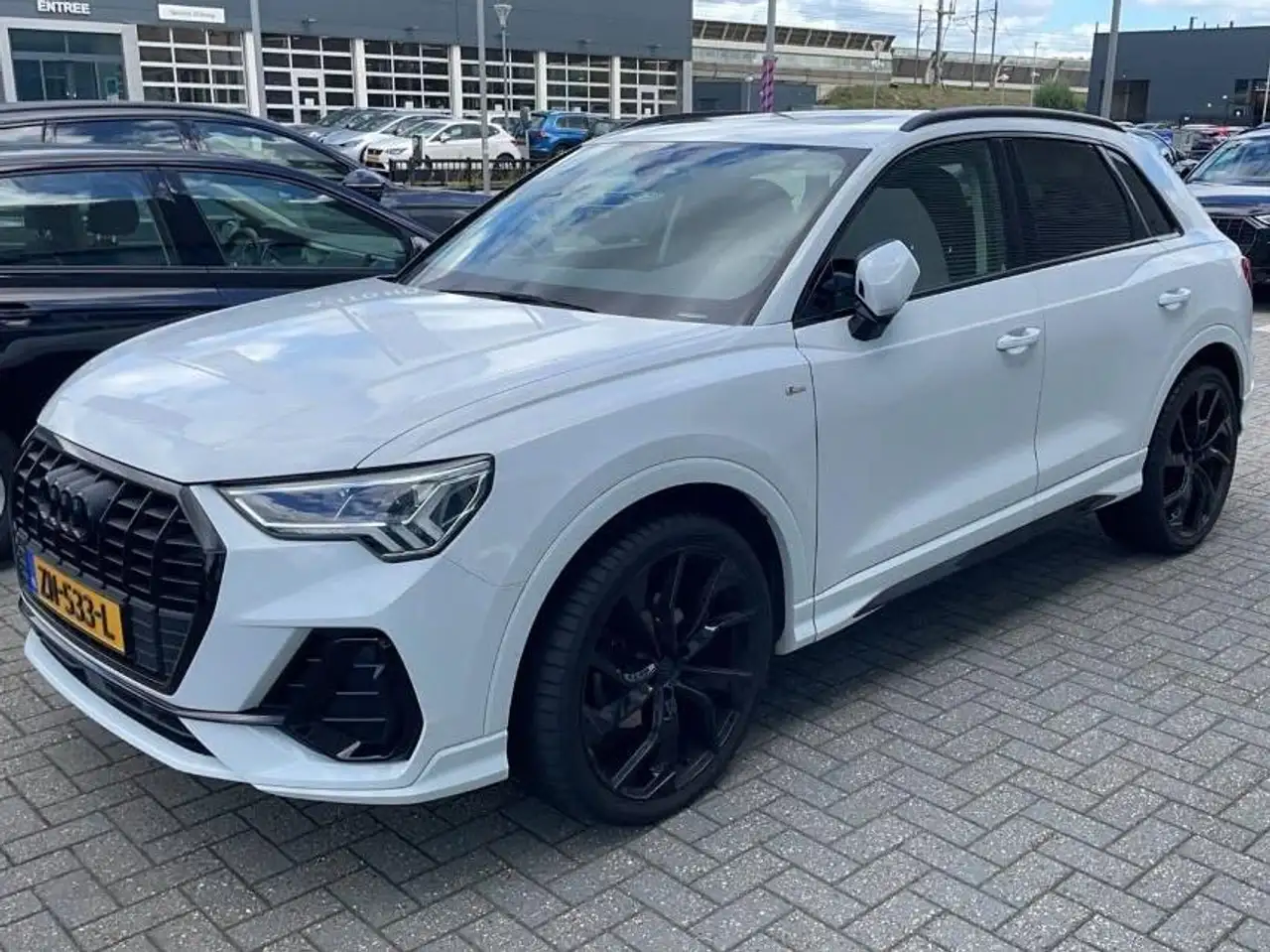 Audi Q3 Q3 35 TFSI S L. Pro L.S — photo 1 of 8