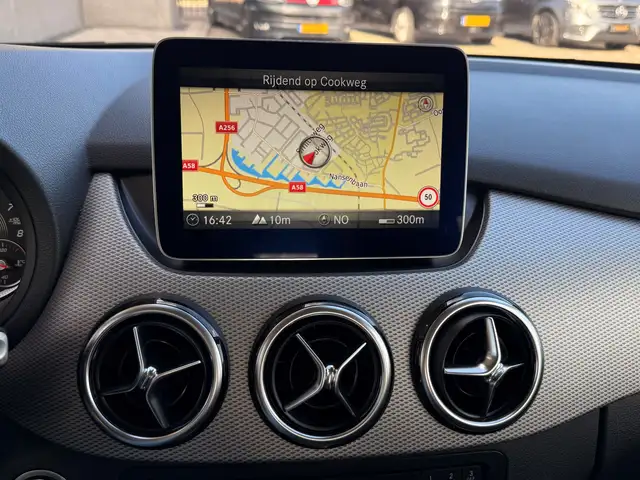 Mercedes-Benz B-Class view 21