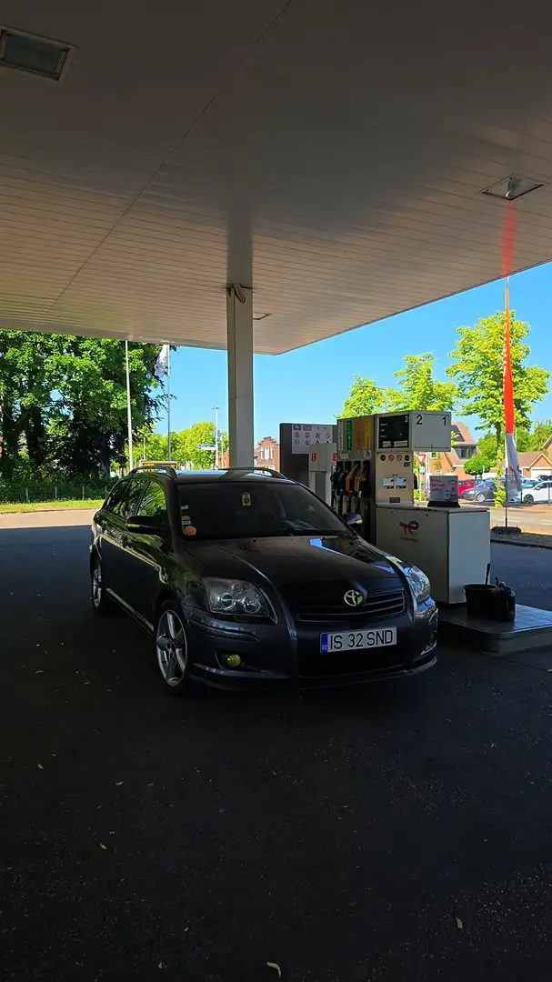 Toyota Avensis 2.2 D-CAT Combi Executive - 1